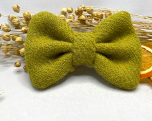 Load image into Gallery viewer, Amazon Moss Harris Tweed Bow
