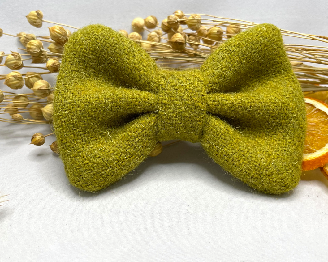 Amazon Moss Harris Tweed Bow