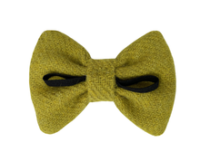 Load image into Gallery viewer, Amazon Moss Harris Tweed Bow
