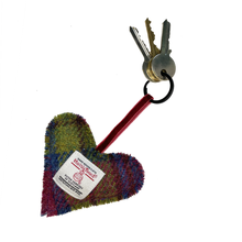 Load image into Gallery viewer, Ravishing Rhubarb Tartan Harris Tweed Heart Keyring
